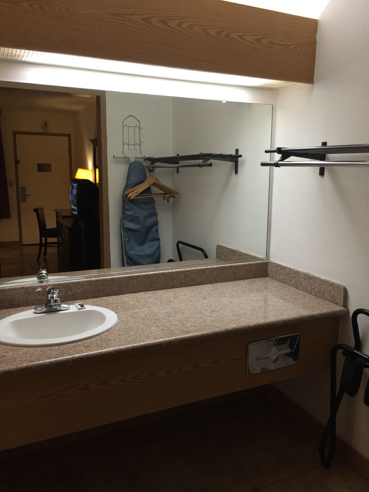 Surestay By Western Point Motel